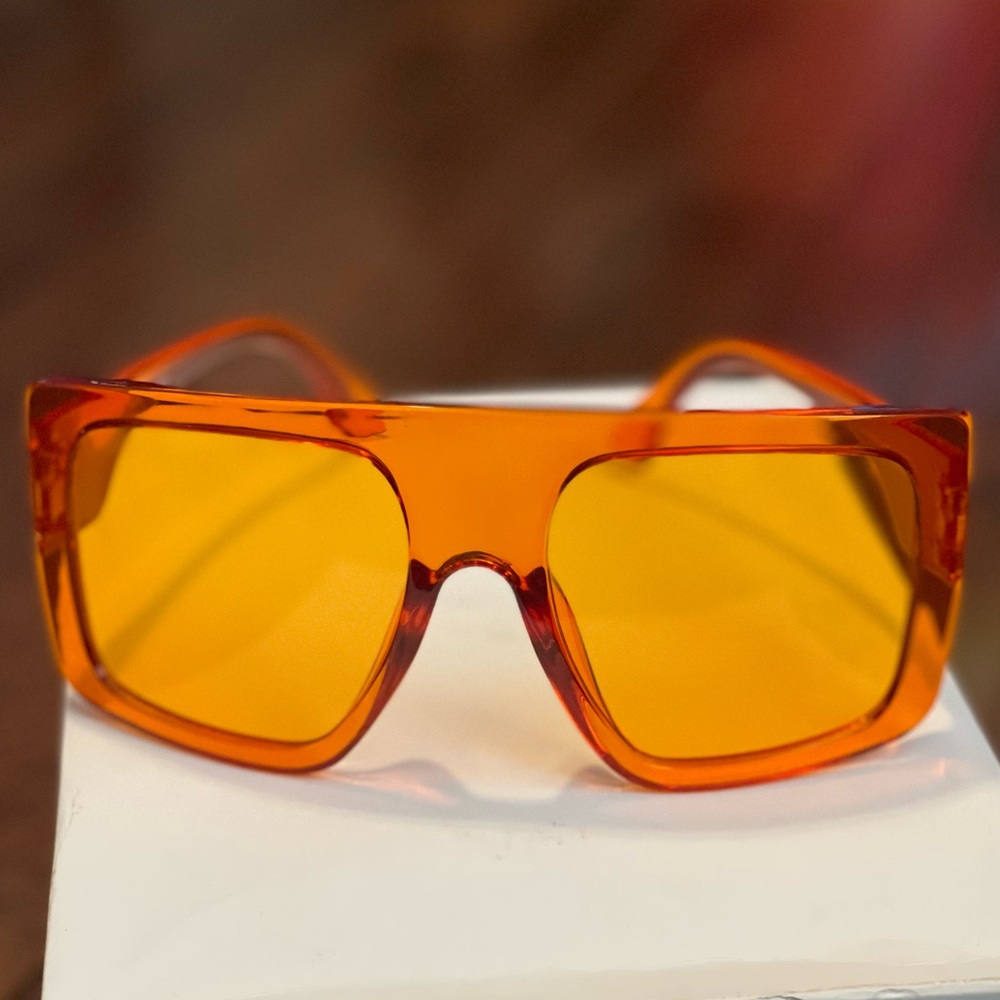 ORANGE OVERSIZED SUNGLASSES